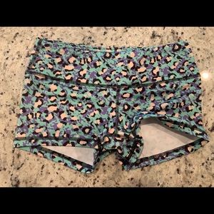 Teal leopard VEUC small fleos. 2.5 inseam